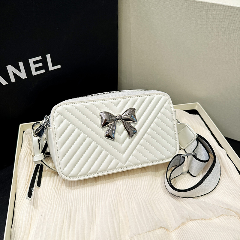 Bolsos transfronterizos para mujer 2024 nuevo bolso de cámara de todo fósforo de moda de alta gama casual simple bolso cuadrado pequeño de mensajero de un solo hombro