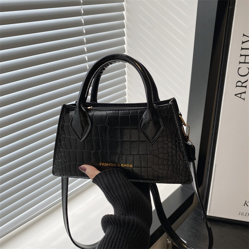 2025 nuevo bolso de mensajero casual ins textura retro simple estilo occidental pequeño bolso de mano de color sólido de moda