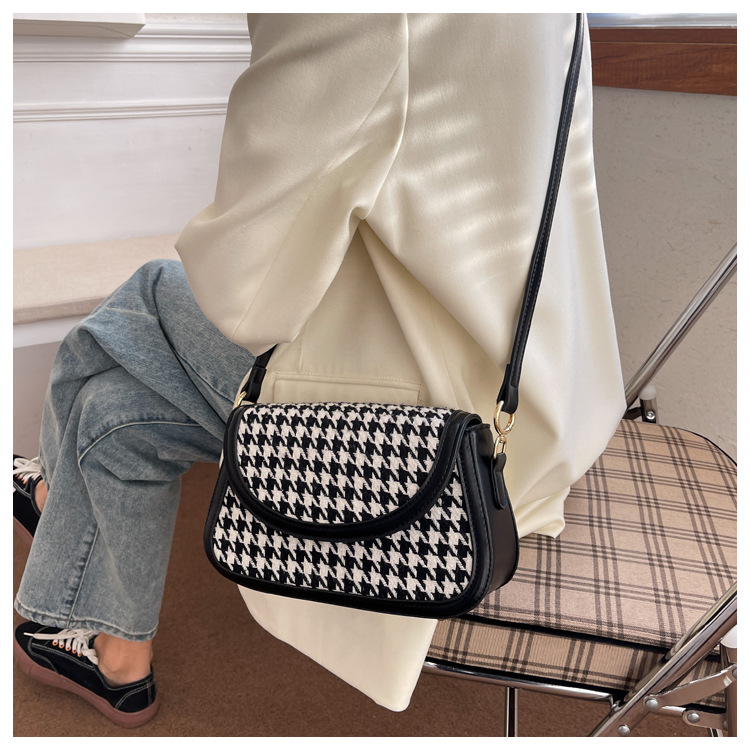 Autumn and winter houndstooth 2021 new trendy fashion casual shoulder saddle bagpicture3