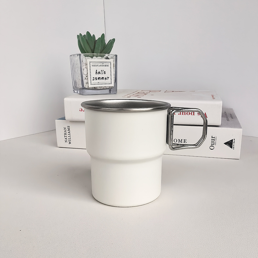 Taza de acero inoxidable para acampar al aire libre con grabado, taza de café 304, taza de agua estilo escalonado, taza portátil de una sola capa, portátil y práctica.