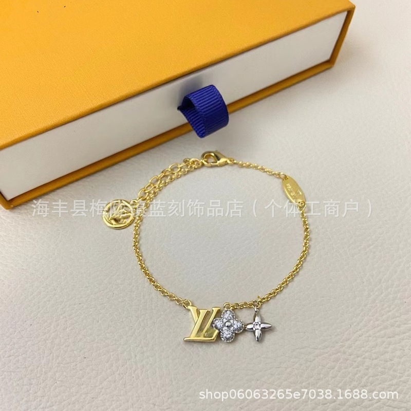 v金驴家新款分色字母星星手链女18k玫瑰金简约轻奢满钻尖花手链潮|undefined