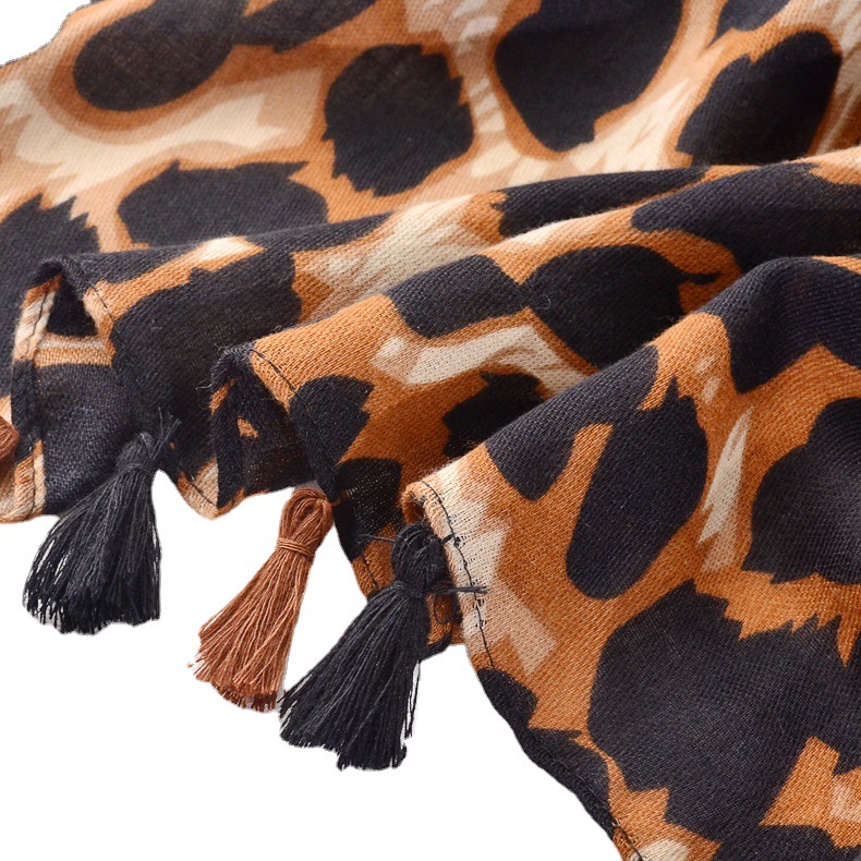 La borla marrón europea y americana del nuevo leopardo imprimió la toalla de playa del algodón del satén de la exportación del comercio exterior de la bufanda del algodón y del lino original para las mujeres