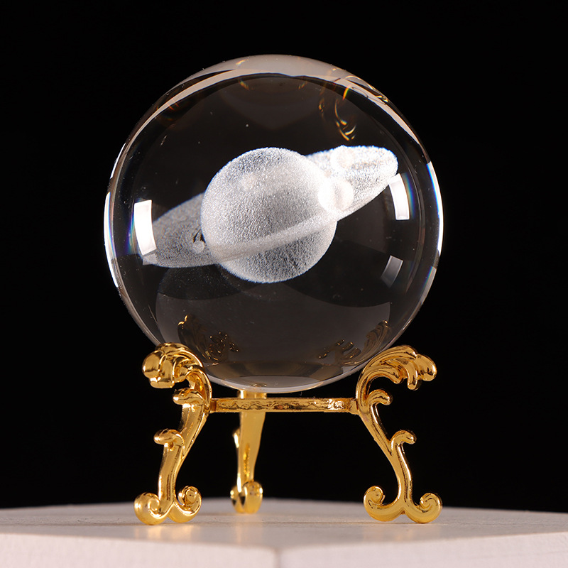 Fabricante de Puzhou, bola de cristal grabada, decoración para el hogar, venta al por mayor transfronteriza, adecuada para salas de estudio, gabinetes de TV y cualquier escena versátil.