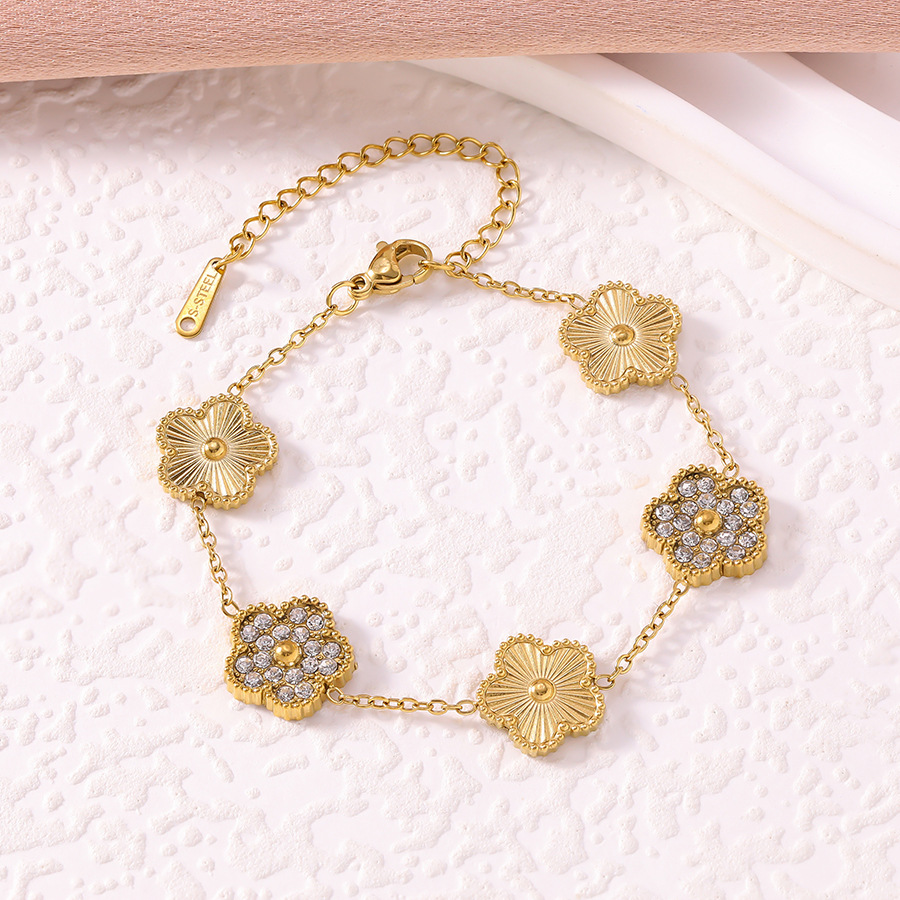 18K Gold Titanium Steel Fashionable Five-Leaf Flower Laser Diamond Bracelet Women's Trendyy Design Source Factory Wholesale