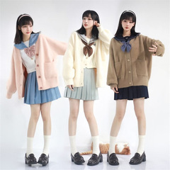 春秋の秋JKニットのカーディガンはゆったりとしています。