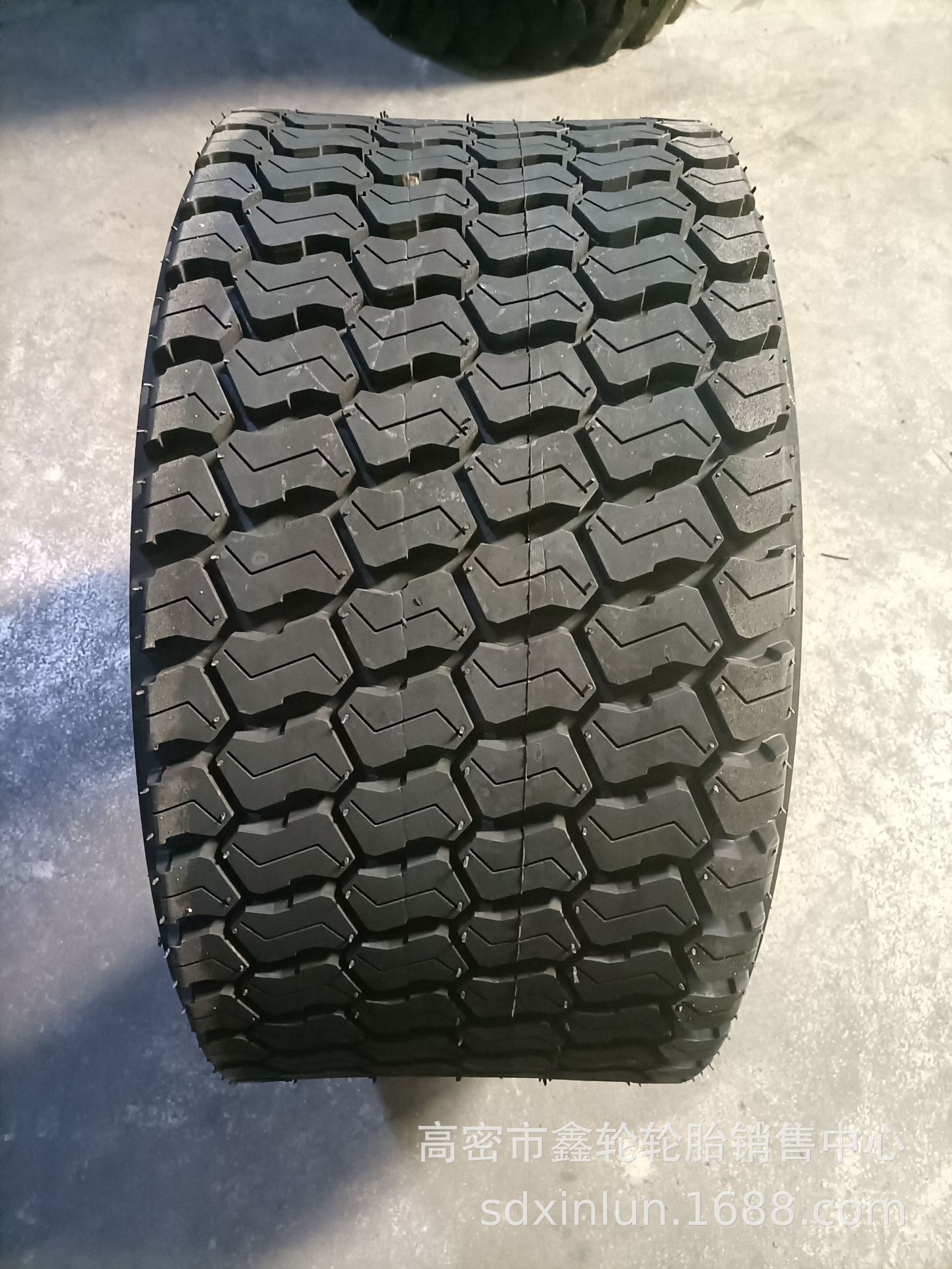 草地420/75D20 44x16-20 340/55-16 27x12.5-12 360/60-12轮胎