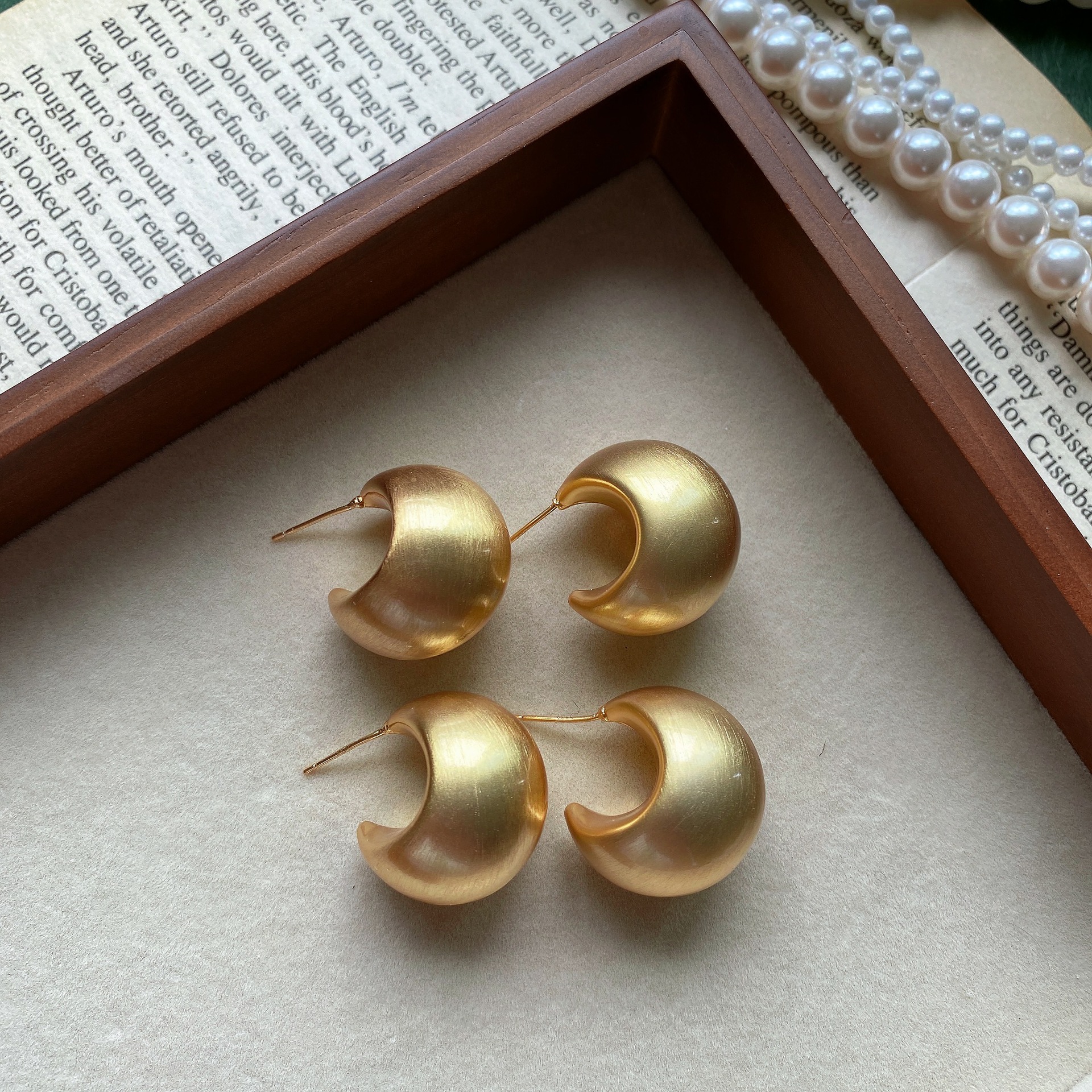C Shape Pattern Women'S Gender 1 Pair Retro C Shape Plating Metal Earrings