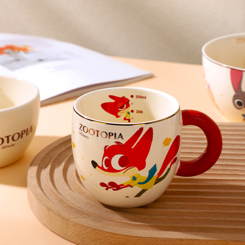 Taza de cerámica de lujo ligero con diseño de Winnie the Pooh, modelo nuevo 2025 para uso doméstico, taza de leche de alto valor estético para parejas. image 7