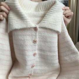 衣服女款春季温柔风粉色条纹POLO领软糯毛衣女秋冬宽松显瘦气质针
