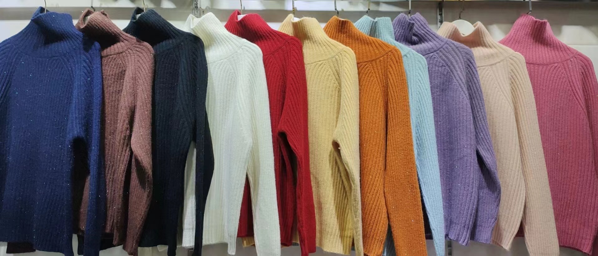 Viento perezoso cuello alto agujero delgado suéter de seda brillante diseño de color sólido delgado camiseta de punto de fondo de invierno de otoño chaqueta