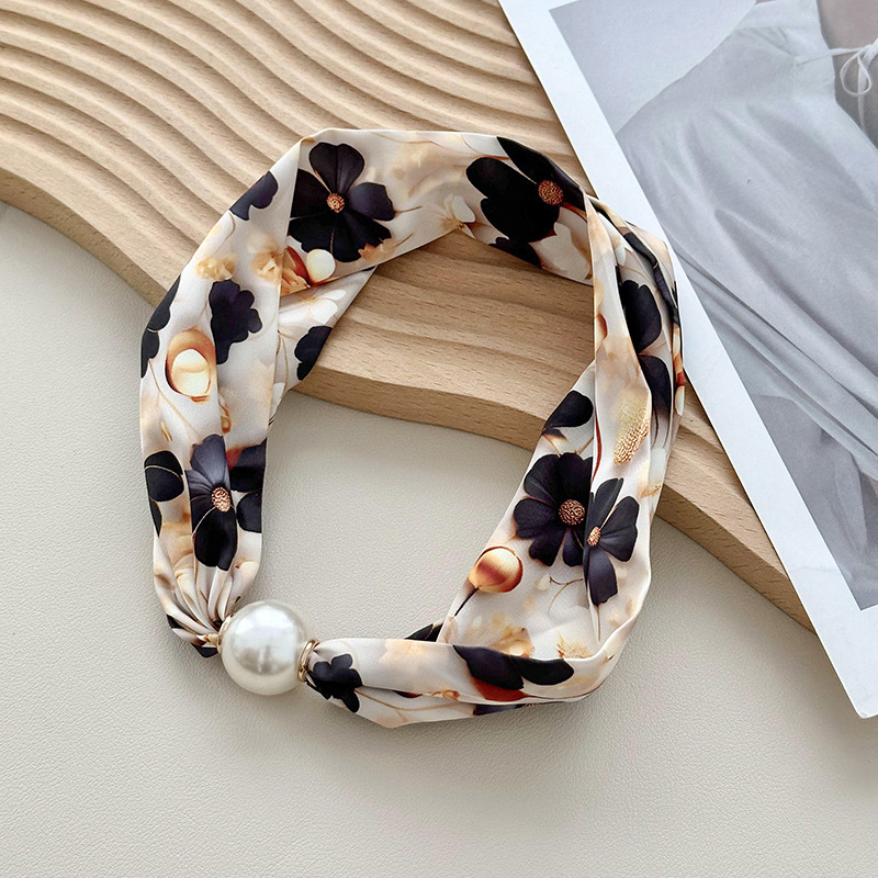 Bufandas de seda para mujeres 2025 nueva alta sensación de decoración bufandas de cuello collar de perlas cadena clavícula bufandas de seda de absorción al por mayor