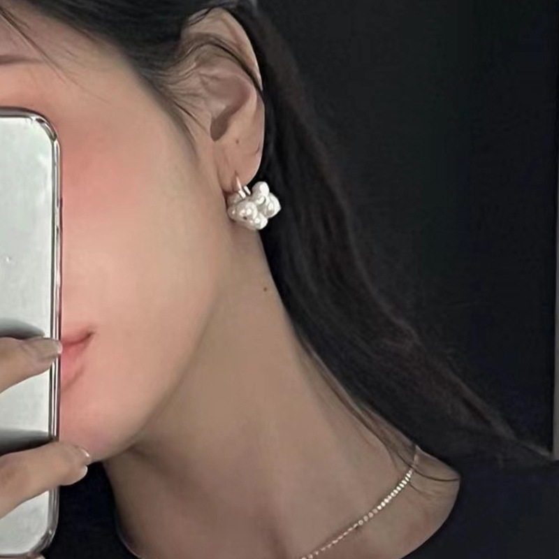 I blogger giapponesi e coreani di INS condividono lo stesso temperamento di nicchia, orecchini a forma di fiore di perle dolci, orecchini a forma di C staccabili_voghion.com