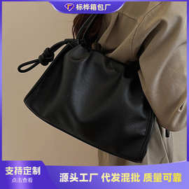 外单小众设计感褶皱腋下包女2025新款百搭文艺单肩包大容量斜挎包