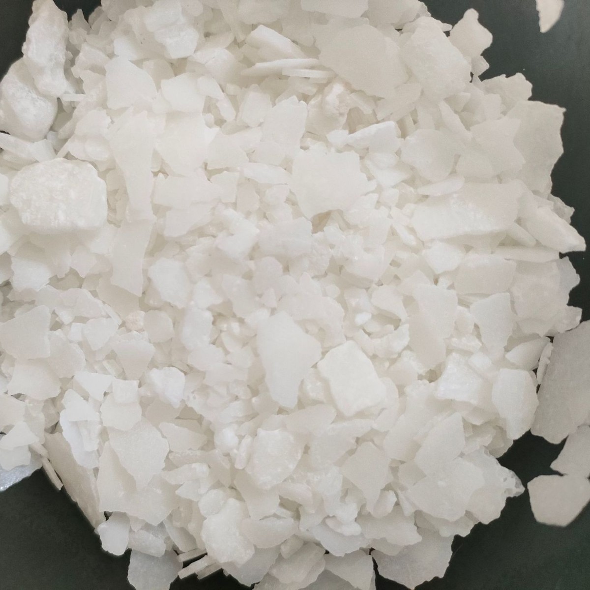 工业氯化镁批发 水泥板材用片状氯化镁六水氯化镁卤片厂家直销