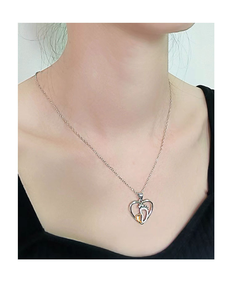 Casual Heart Shape Foot Copper Plating Rhinestones Pendant Necklace display picture 9