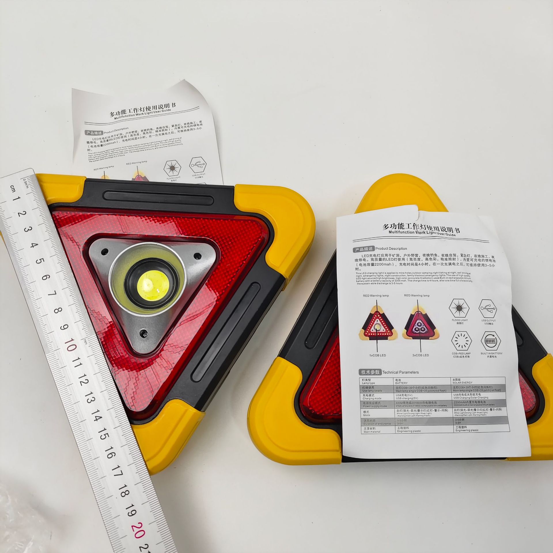 Car warning sign with LED lighting, USB charging port, solar-powered triangular warning sign