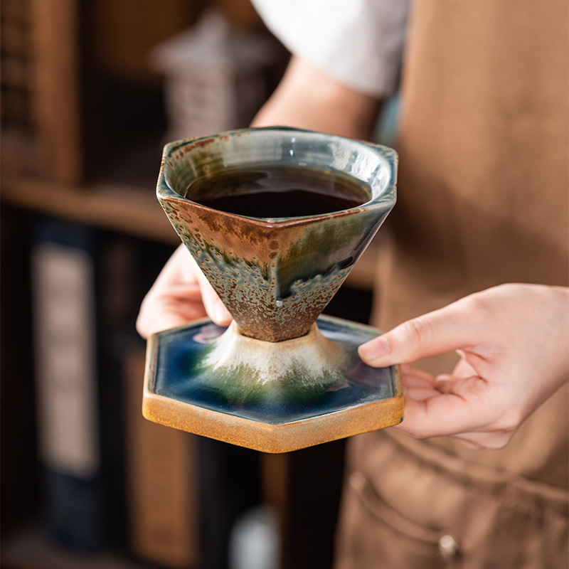シンプルな北欧の粗い陶器のコーヒーカップの創意は軽くて豪華です。|undefined