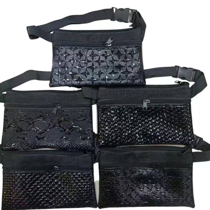 무작위 색상의 대형 밝은 가죽 허리 번들