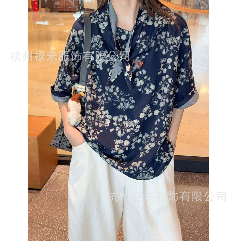 When I see trendy clothing, I naturally like it~ A blouse with a floral pattern and a relaxed, ethereal aesthetic, available for wholesale When I see trendy clothing, I naturally like it~ A blouse with a floral pattern and a relaxed, ethereal aesthetic, available for wholesale