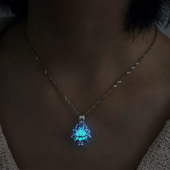 新型欧米流行蓮相箱夜光ペンダント女性ファッションシンプル夜発光ネックレス小物卸売り