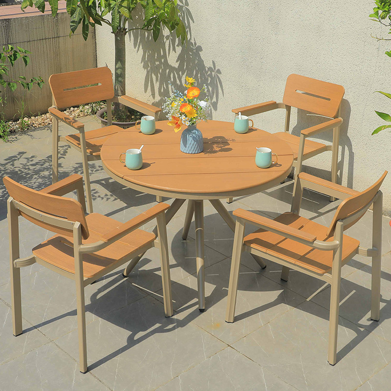 Mesa y silla de patio de ocio al aire libre de la calle comercial combinación de mesa de madera de plástico aleación de aluminio anticorrosión al sol metal al aire libre mesa y silla de patio
