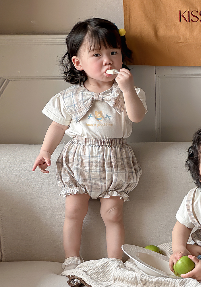 Verano dibujos animados coreanos de dos piezas de manga corta para bebés, hombres y mujeres, hermanos y hermanas, traje de babero, traje de salida, transpirable