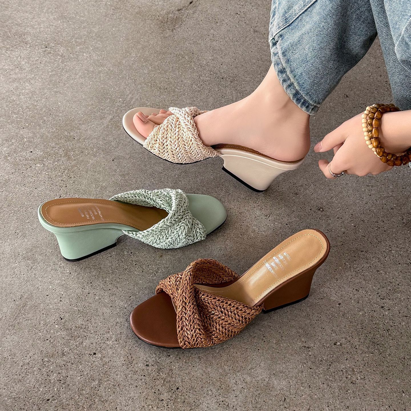 Dép sandal nữ xỏ ngón đế bệt phong cách Pháp, đan rơm, hở mũi, đi biển mùa hè — màu nâu, màu trắng ngà, xanh lá cây