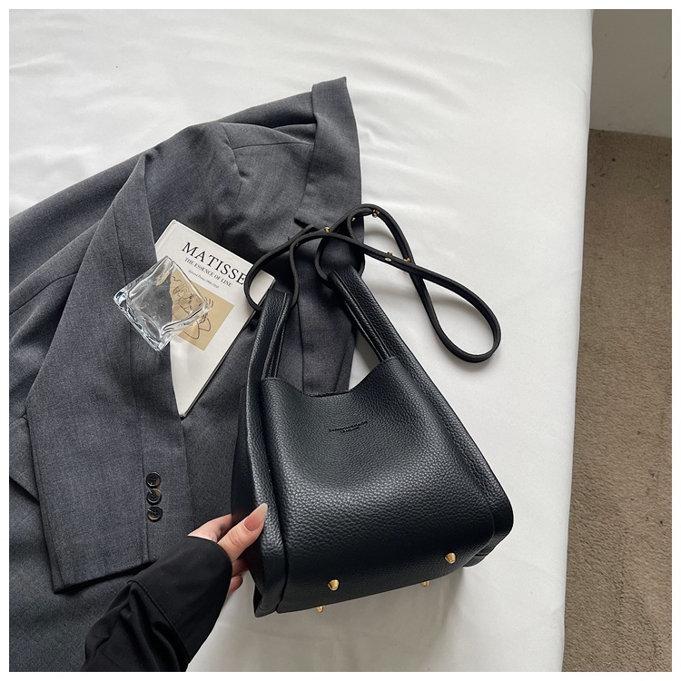 Este año popular simple bolso de cubo portátil para mujeres 2026 nuevo estilo de alto nivel lichi estampado lujoso mochila de hombro