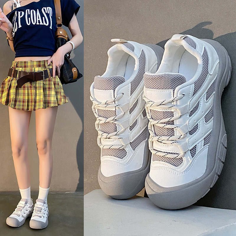 Zapatos de mujer transpirables de verano 2025, nuevos zapatos de papá cómodos de tela de vuelo, zapatos deportivos ligeros, zapatos blancos para mujeres