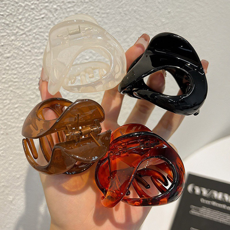 1 Piece Quantity Women's Modern Style Classic Style Korean Style Geometric Plastic Stoving Varnish Hair Claws
