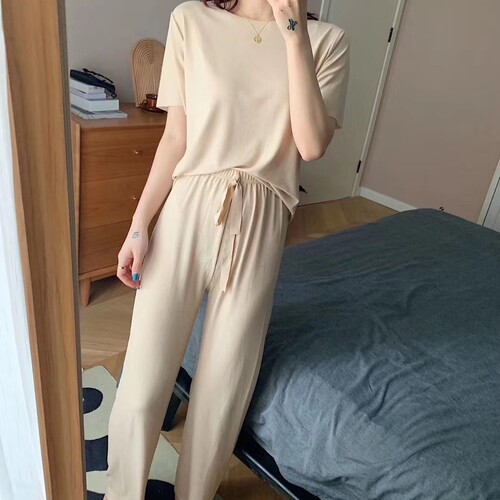 Soft and Comfortable Women's Fashion Ice Silk Summer Pajama Set Short Sleeve Two-Piece Wide Leg Pants Home Leisure Wear