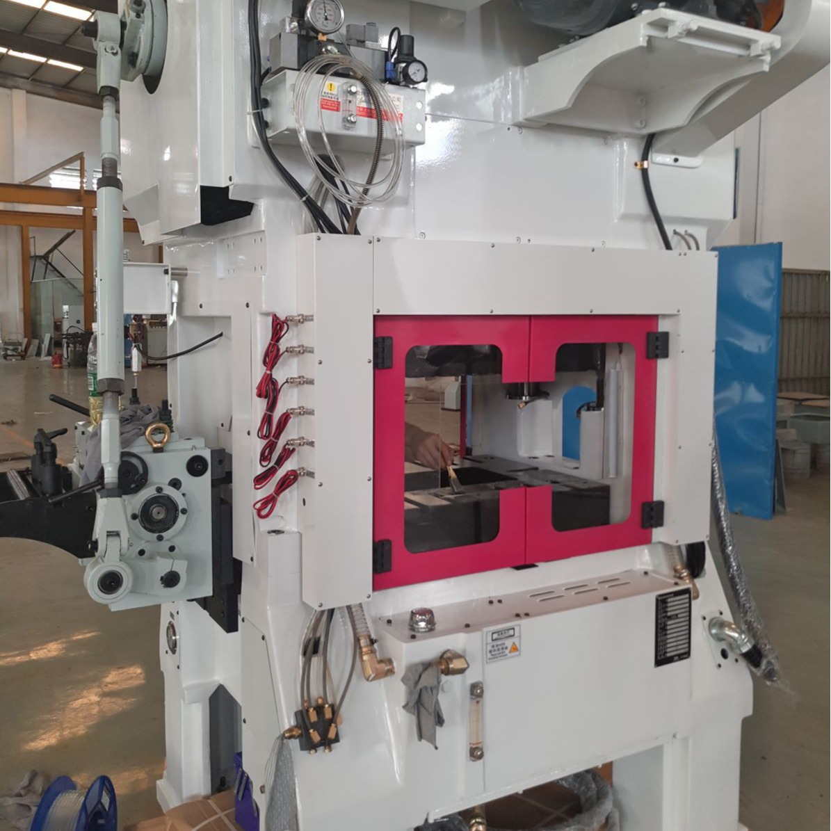 精密五金冲压高速冲床 小型精密零件冲压机械 专业冲床选三好