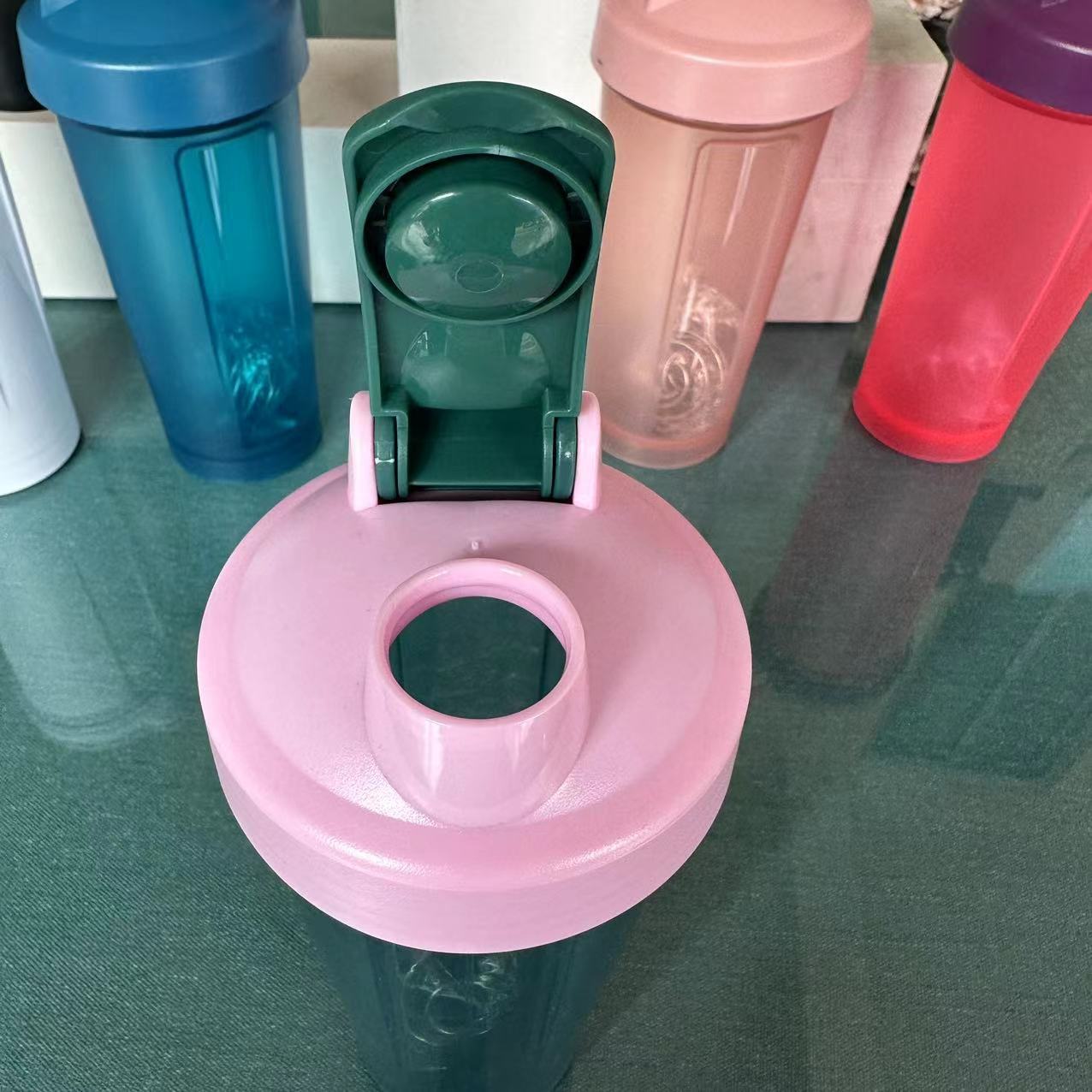 600ml de plástico agitador taza de proteína en polvo taza de batido de leche taza de agua deportiva de fitness portátil logotipo de la taza agitador suministro directo de fábrica