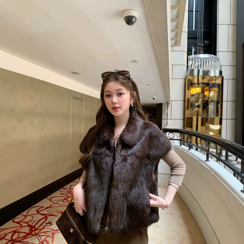 Rabbit fur vest, women's furry outerwear, young style, 2026 autumn/winter new collection Rabbit fur vest, women's furry outerwear, young style, 2026 autumn/winter new collection