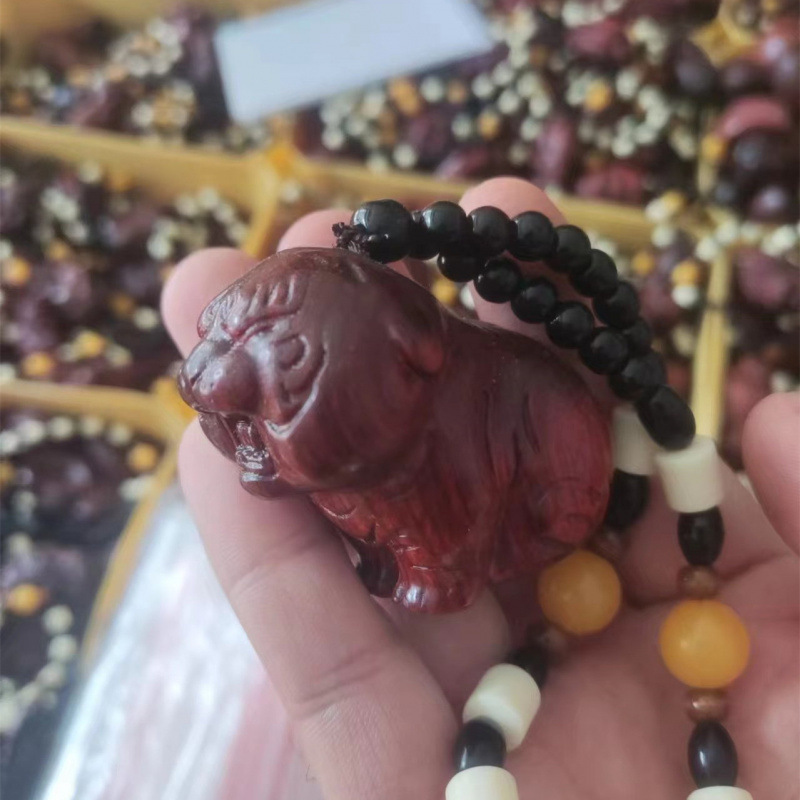 工場卸売紫檀手彫り木彫り貔貅財神ペンダント工芸品、ライブストリーミングや屋台で人気商品|undefined