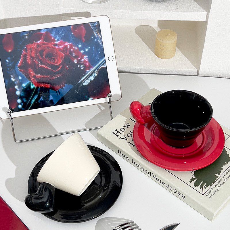 Tazas de café creativas en forma de corazón, plato de oficina en el hogar, tazas de cerámica de alto valor, regalo de cumpleaños para parejas