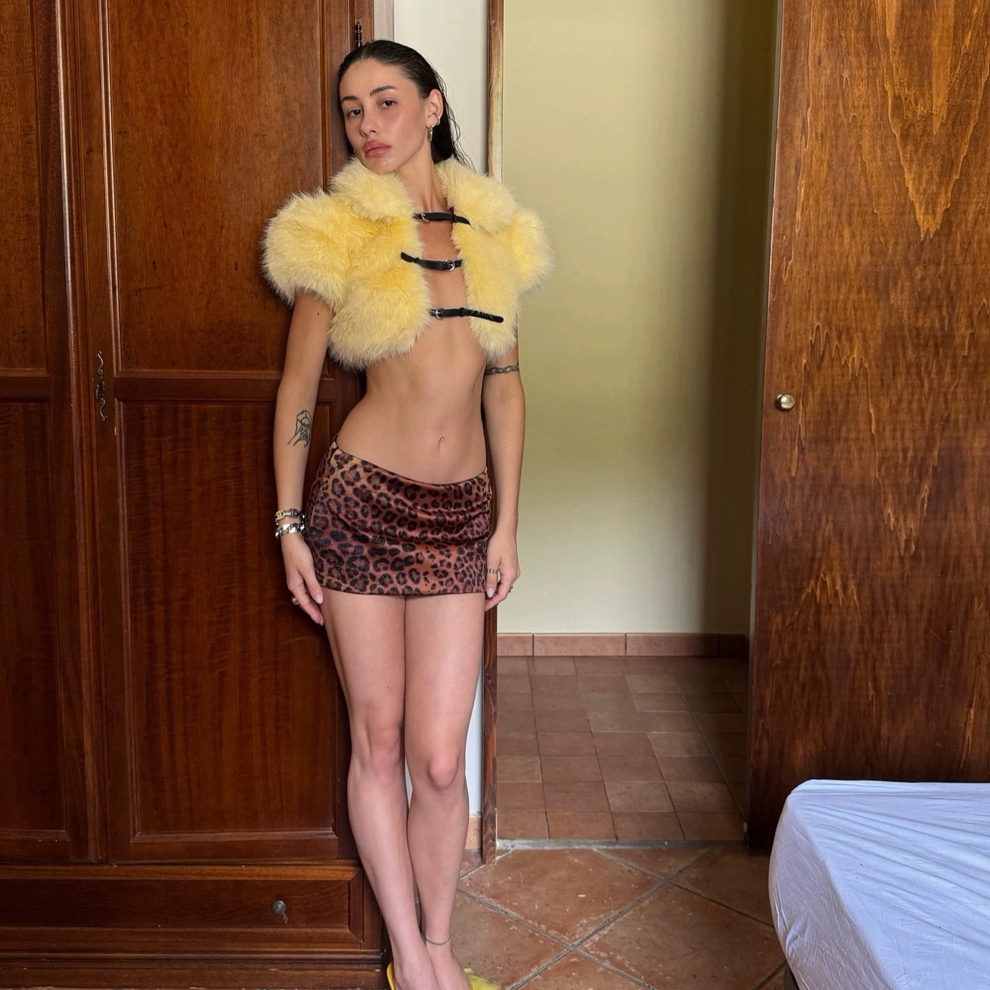 Correct Version F@Nc* Light Yellow Peter Pan Collar Short-Sleeved Faux Fur Jacket with Exposed Midriff Fur Vest Dress Set