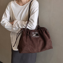 ���������Լ����Ů����ɫ���ʵ����ʱ������С��б���bags
