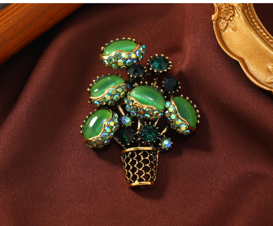 Unisex Gender Inlay Design Retro Pin Flower Alloy Inlay Cat's Eye Stone Unisex Brooches