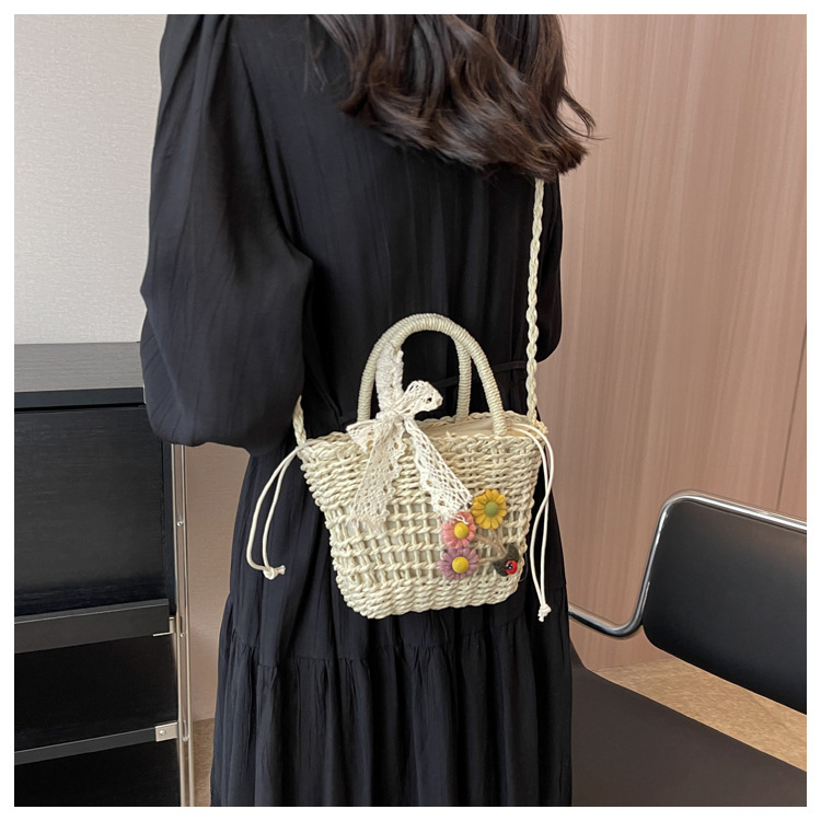 Women's Small Spring&Summer Straw Flower Vacation Beach Weave String Straw Bag display picture 13