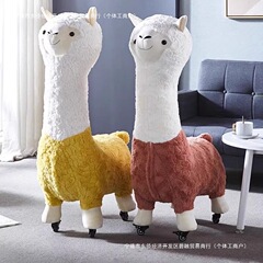 インターネット有名人のアルパカシート、ユニバーサル滑車付きのかわいい動物漫画の座りスツール、リビングルームの装飾品、新築祝い、誕生日プレゼント