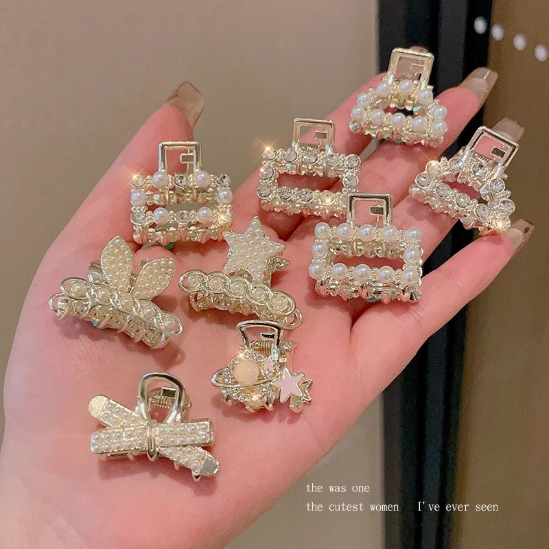 Nuevo medio lazo pelo pequeño clip simple tiburón clip accesorios para el cabello para las mujeres Pequeño clip de metal tamaño pequeño perla horquilla rota 2024