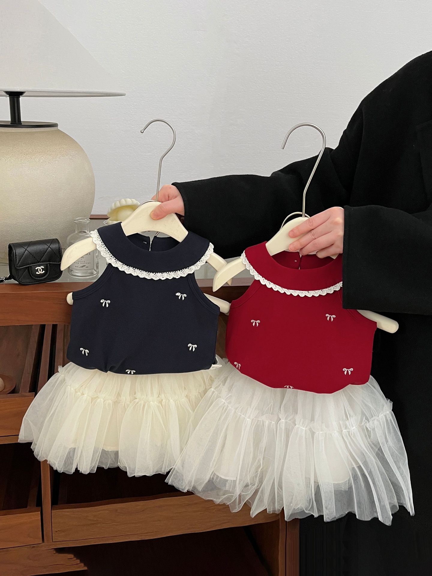 Camisola de verano para niñas 2025 nuevo estilo estilo occidental dulce bebé bordado lazo estampado chaleco sin mangas top