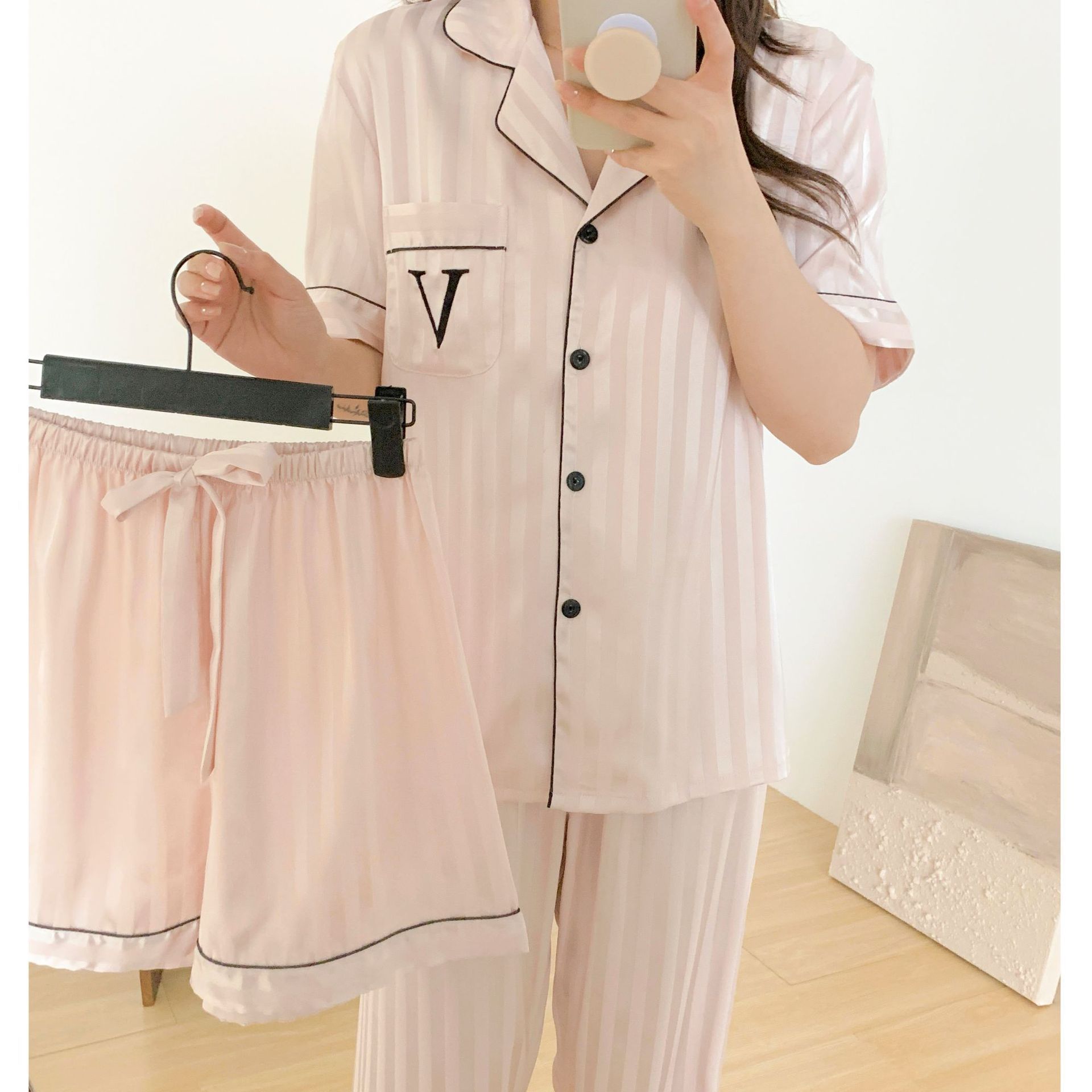 핑크색 반팔 + 반바지 + 바지