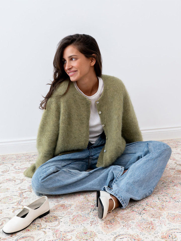 Áo khoác cardigan len nữ dáng rộng một hàng cúc, chất liệu dệt kim mềm mại, phong cách thanh lịch — Màu hồng nhạt (hàng có sẵn), Màu xanh lá cây (có hàng), Màu xanh ô liu (đốm), Màu xanh đậm (Còn hàng) chi tiết 17