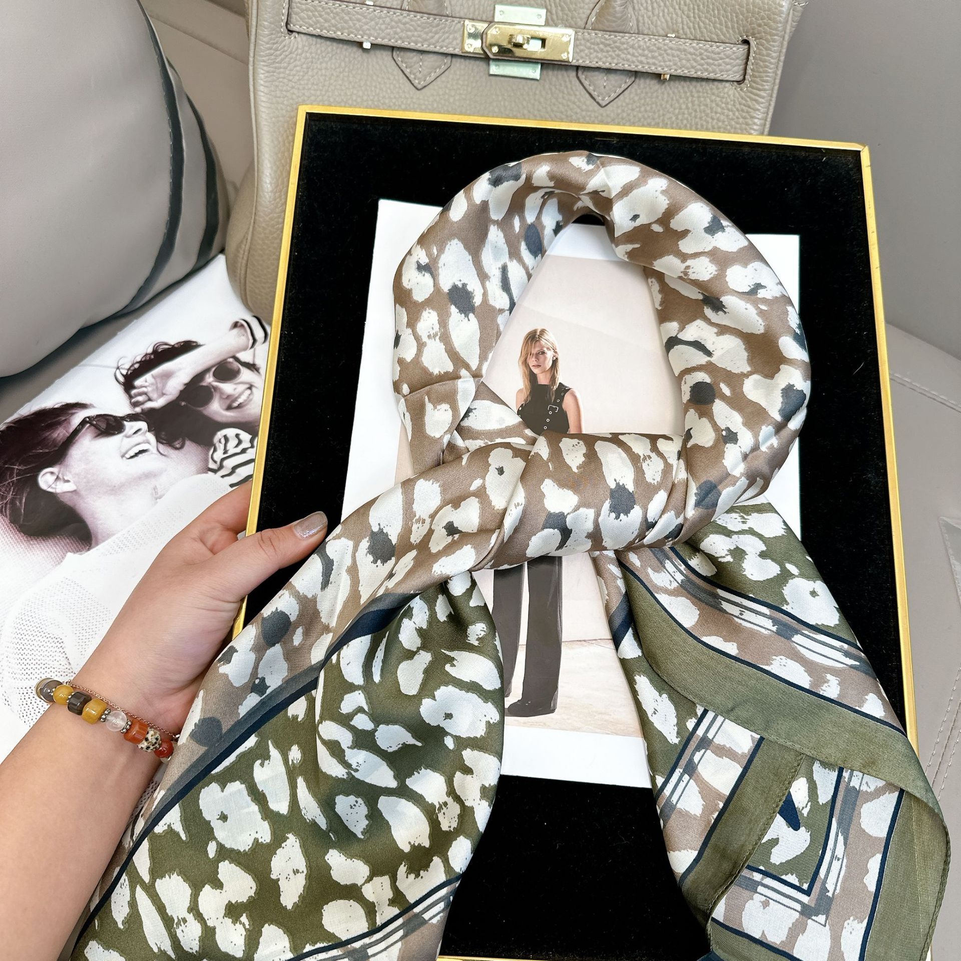 카키 그린 에지 레오파드 무늬