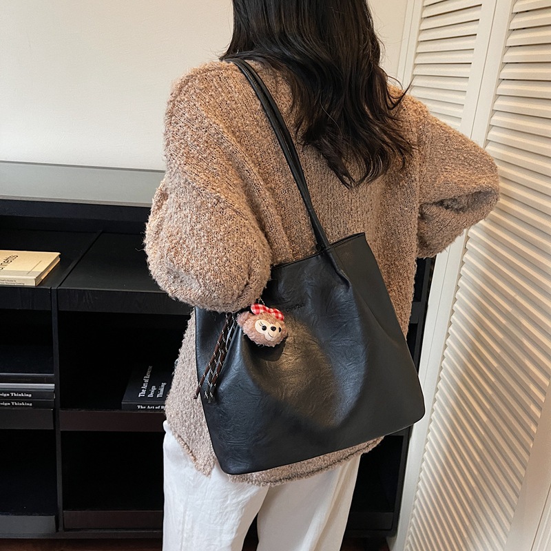 Bolsas de cubo de moda retro transfronterizas mujeres otoño / invierno 2025, nuevas bolsas de moda, bolsas de brazo, bolsas de hombro de viaje coreanas