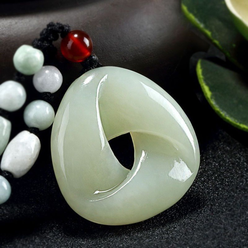 Mặt dây chuyền ngọc bích Hetian tự nhiên khắc hai mặt hình chữ 'Vận' chi tiết 7