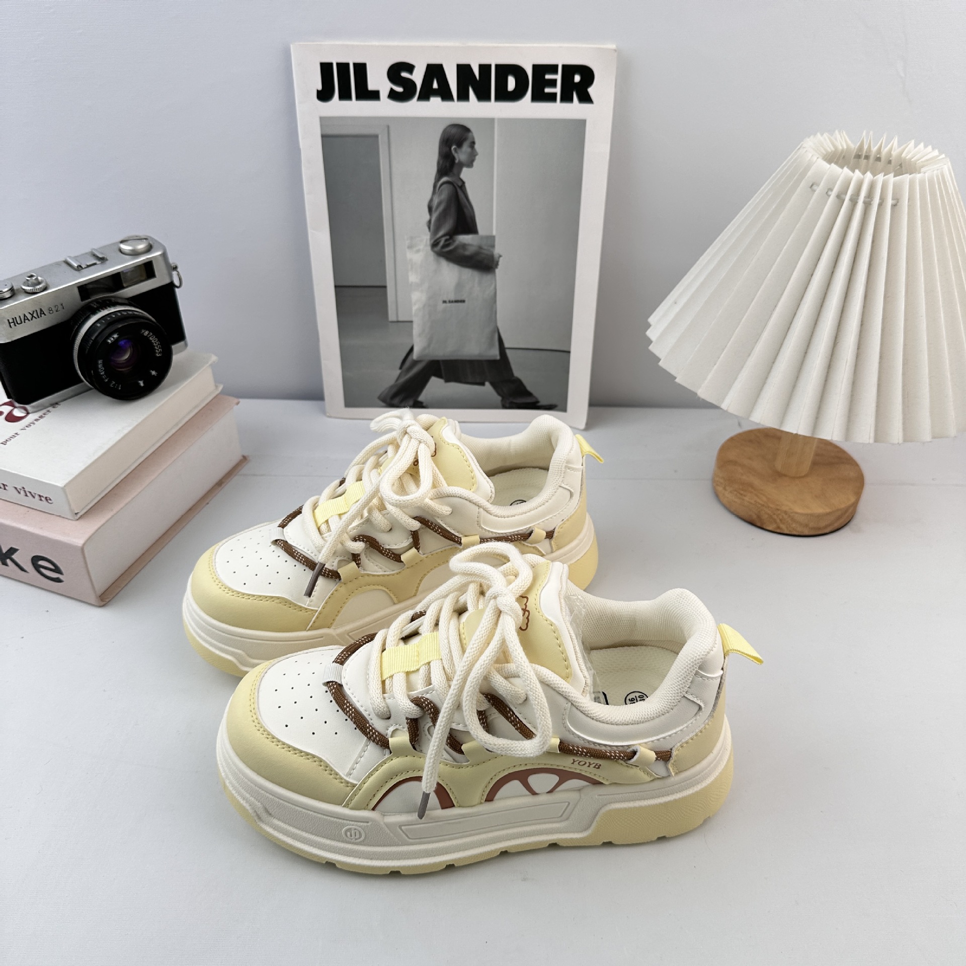 Los estudiantes de Yuanbo aman la versión coreana de las niñas zapatos de suela gruesa de dopamina con nuevos zapatos blancos transpirables.