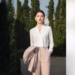 高級感のある白いVネックサテン長袖プロフェッショナルシャツ、女性用秋冬ファッションベースレイヤードフォーマルシャツ